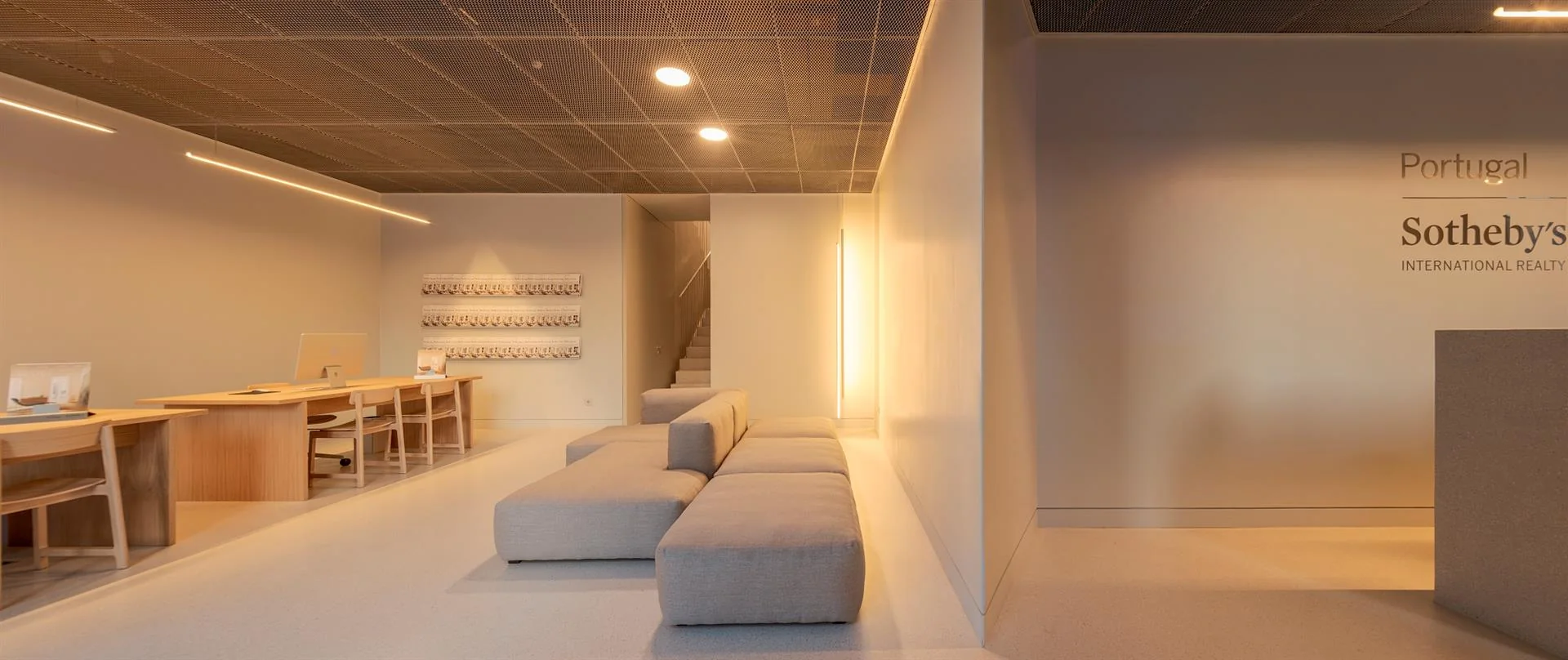Interior da agência Portugal Sotheby’s International Realty nas Amoreiras, Lisboa.