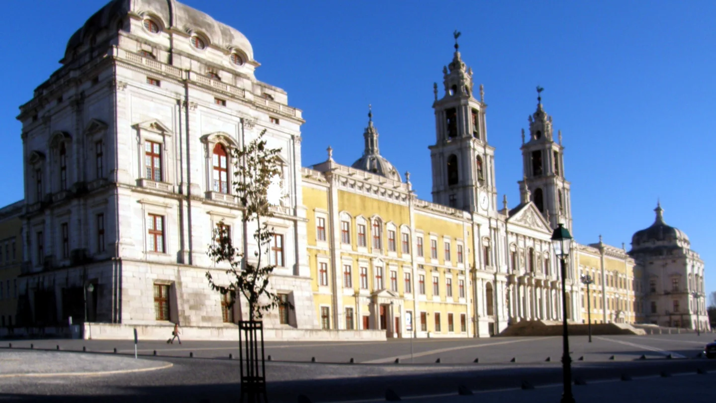 Palácio Nacional de Mafra e respetivo terreiro